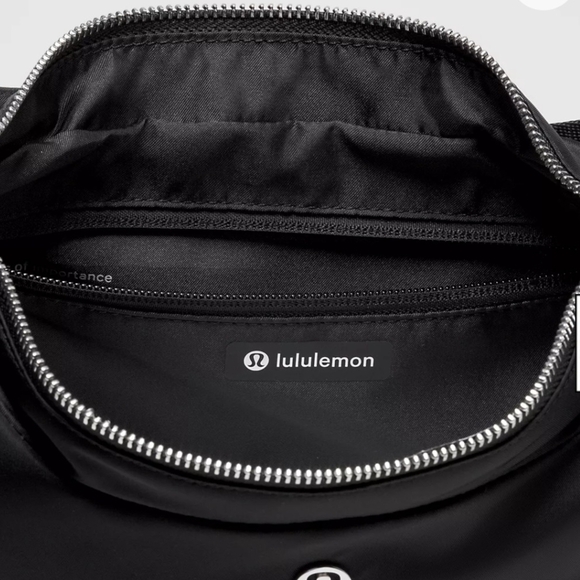 Lululemon City Essentials Shouldee Bag 4L - Picture 5 of 7